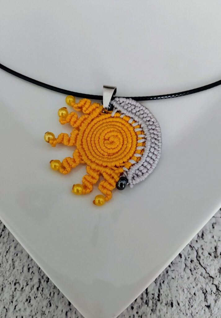 Boho Κολιέ ήλιος, φεγγάρι, macrame