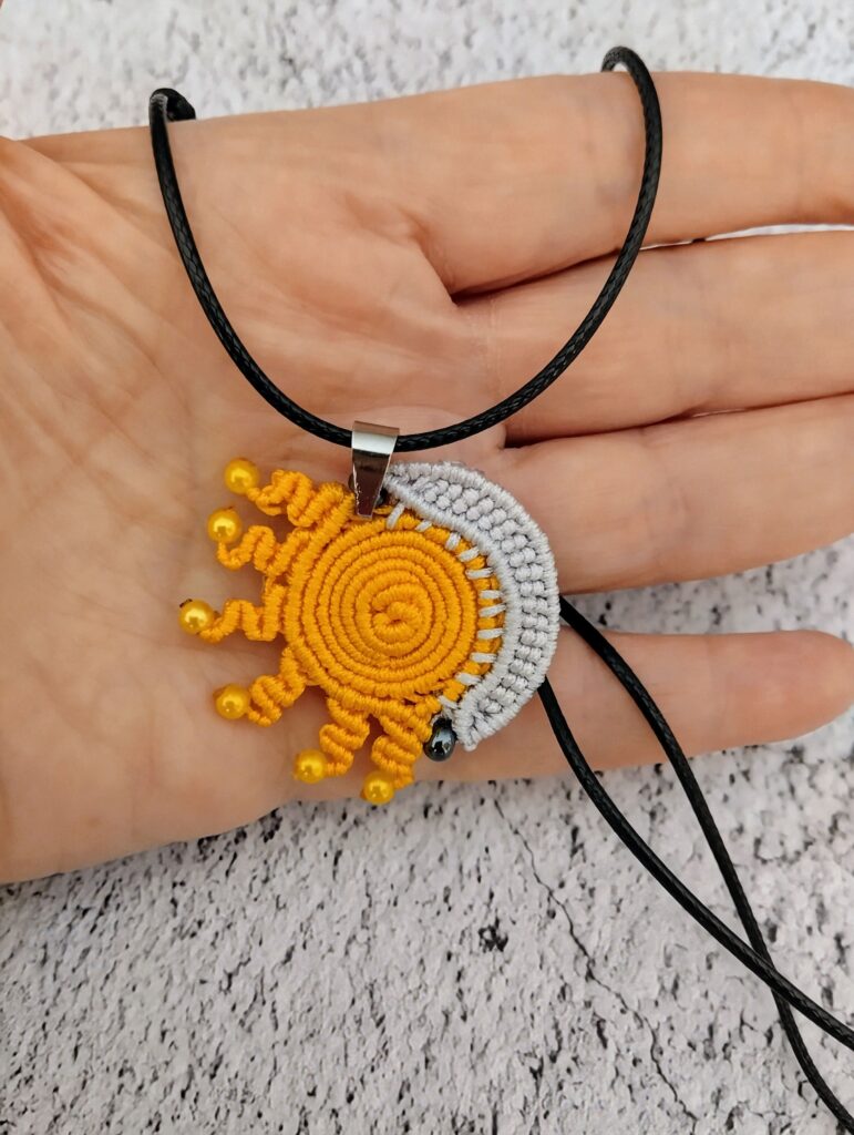 Boho Κολιέ ήλιος, φεγγάρι, macrame