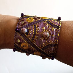 Χειροποίητο βραχιόλι boho από ύφασμα με κρύσταλλα και πέτρες