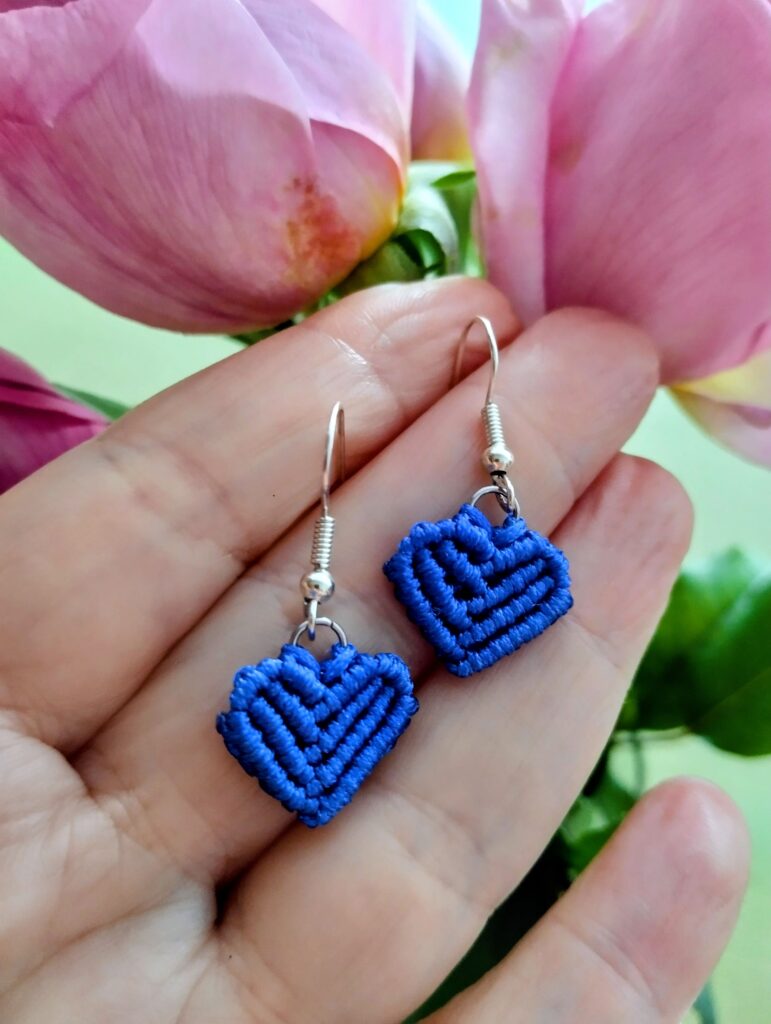Χειροποίητα σκουλαρίκια μπλέ boho micro macrame