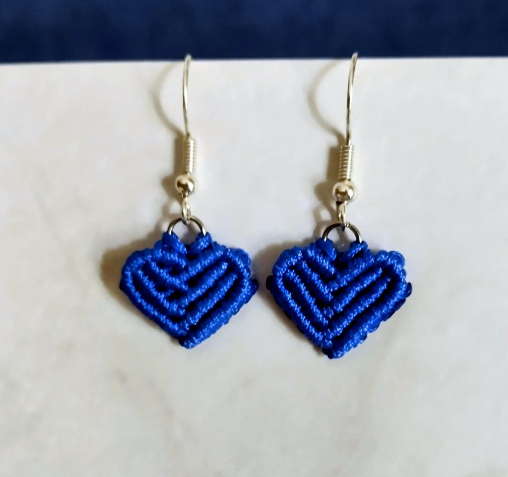 Χειροποίητα σκουλαρίκια μπλέ boho micro macrame