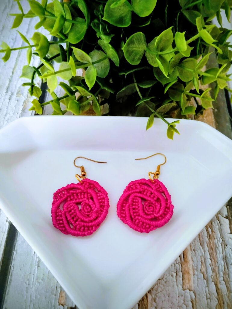 Χειροποίητα σκουλαρίκια boho τριαντάφυλλα micro macrame