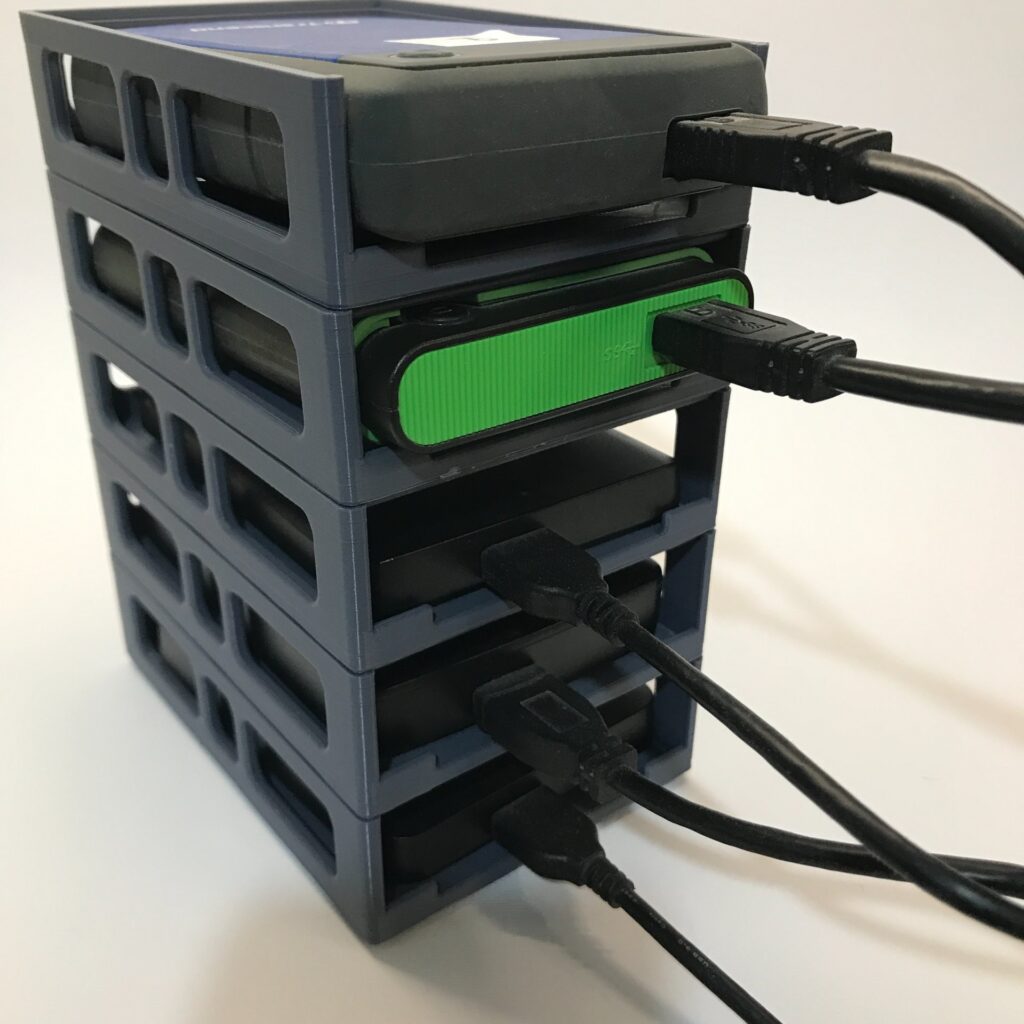 Stackable 3D Printed Βάση οργάνωσης σκληρών δίσκων