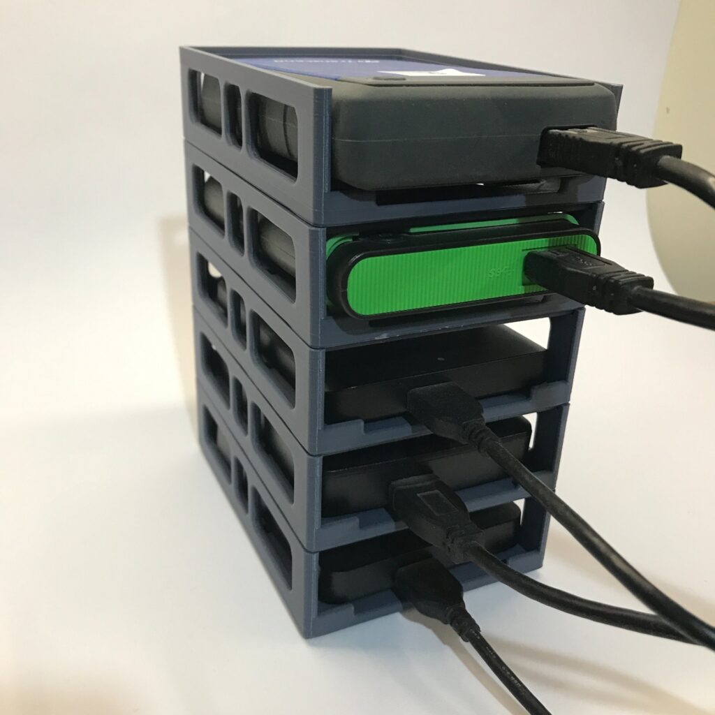 Stackable 3D Printed Βάση οργάνωσης σκληρών δίσκων