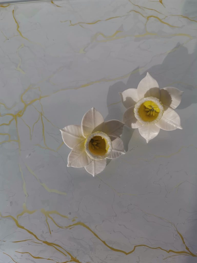 Handmade σκουλαρίκια "narcissus" λευκά, κίτρινα