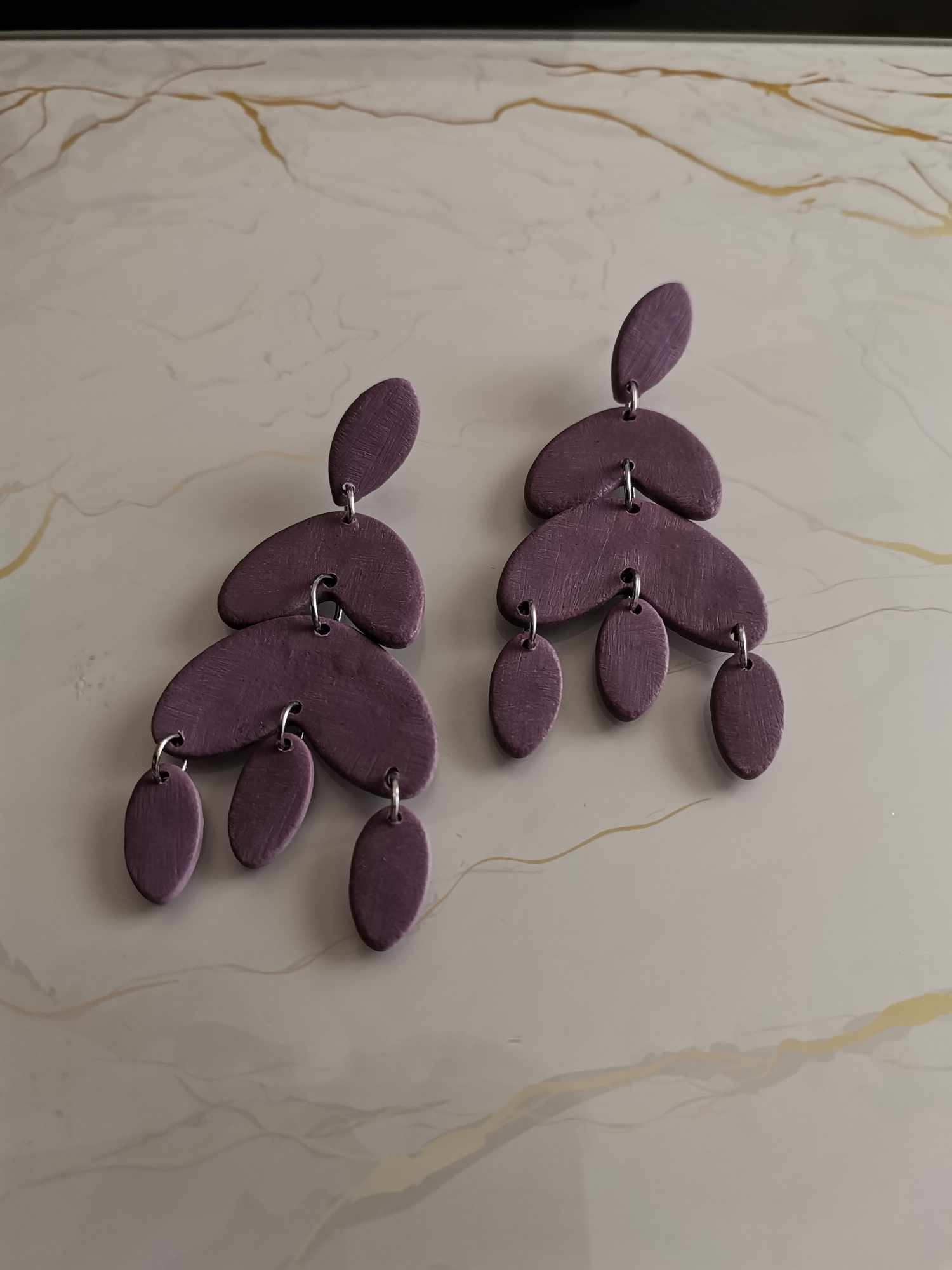 Handmade σκουλαρίκια μωβ "scratches"
