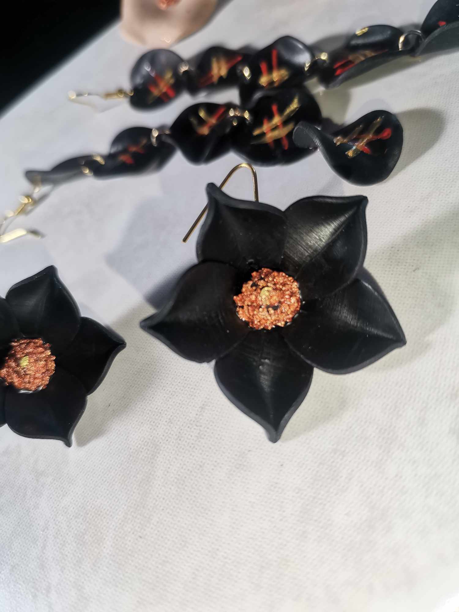Handmade σκουλαρίκια "black flower" black and gold
