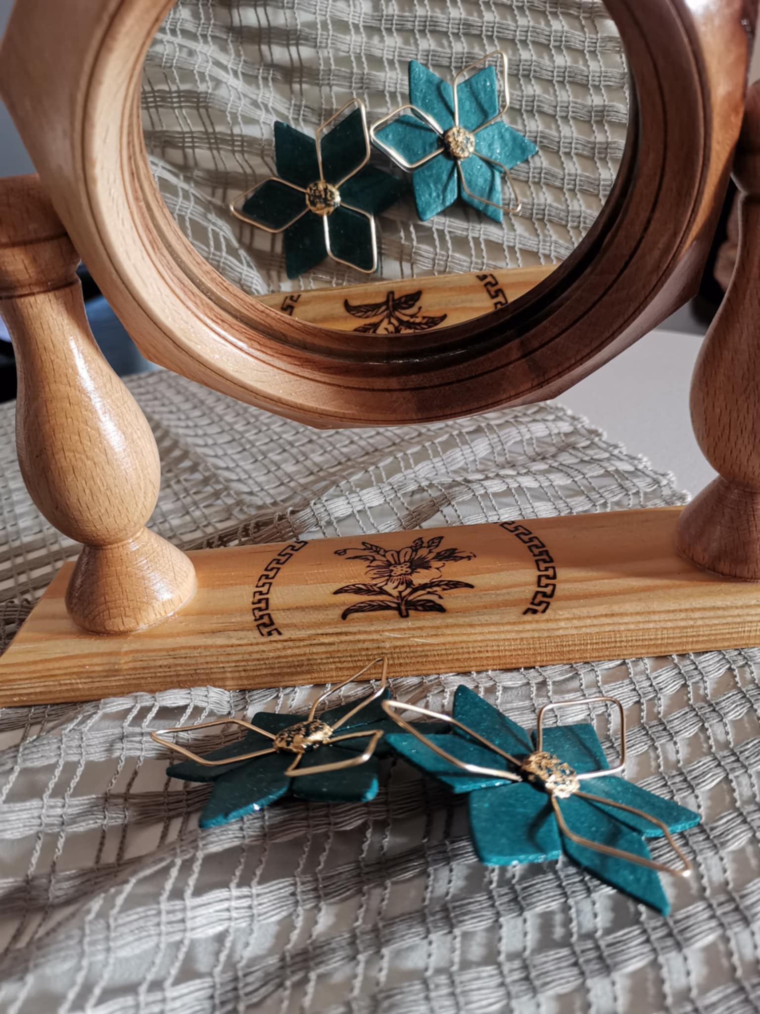Handmade σκουλαρίκια "starshine" πετρόλ με εφέ χρυσόσκονης