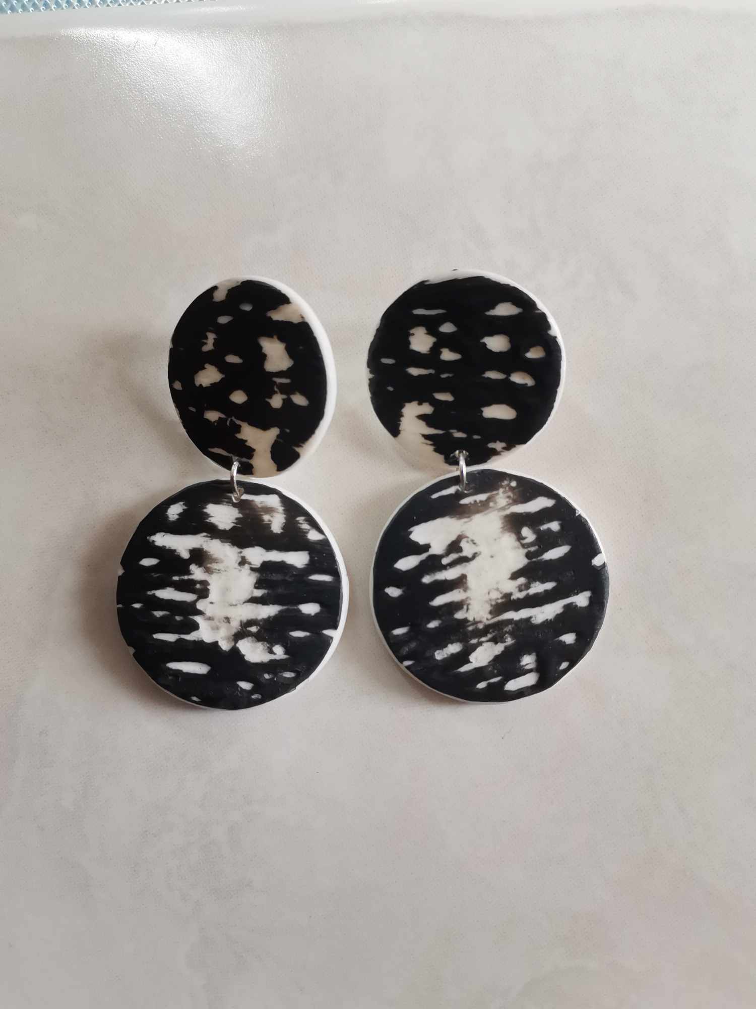 Handmade σκουλαρίκια “damaged” ασπρόμαυρα