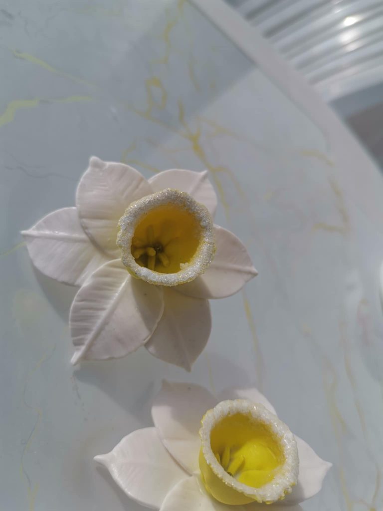 Handmade σκουλαρίκια "narcissus" λευκά, κίτρινα