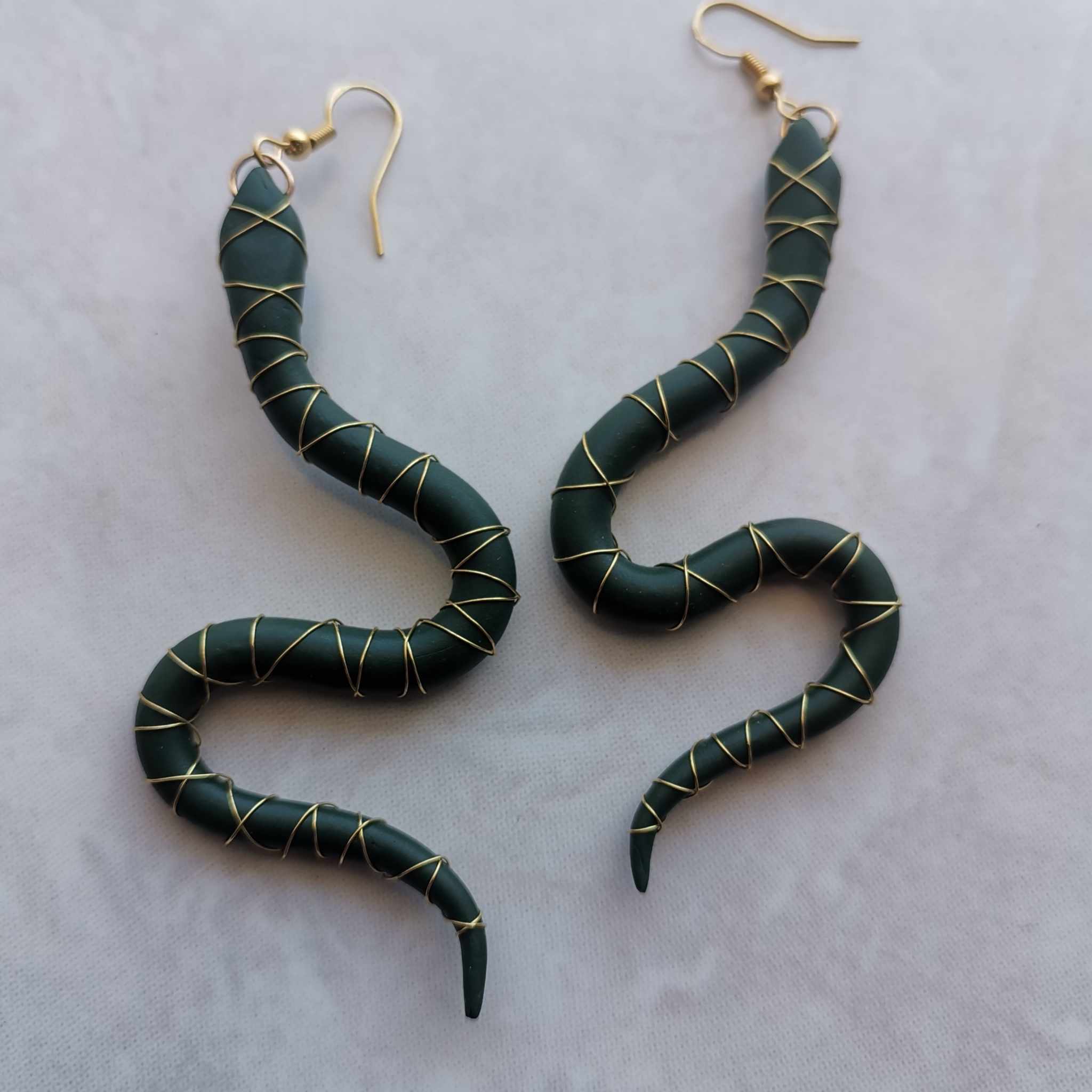 Handmade σκουλαρίκια “snakes” κυπαρισσί με χρυσό σύρμα