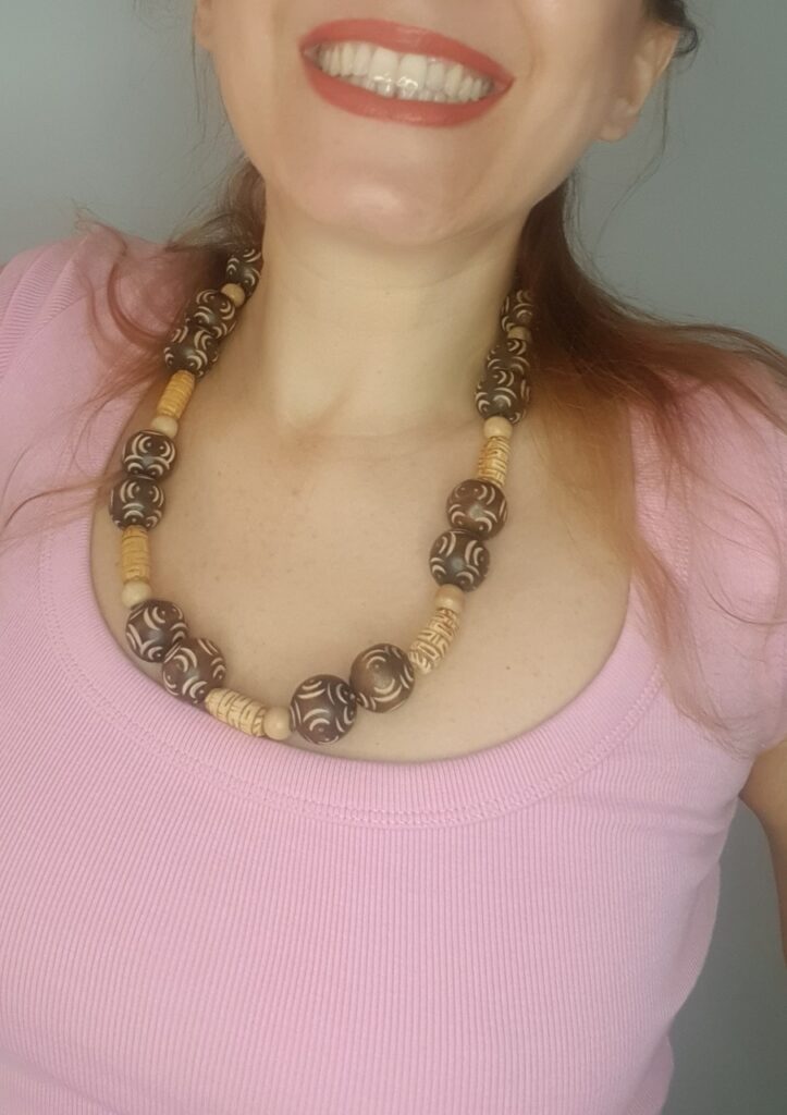 Nuniq / Boho κολιέ από ξύλινα στοιχεία.