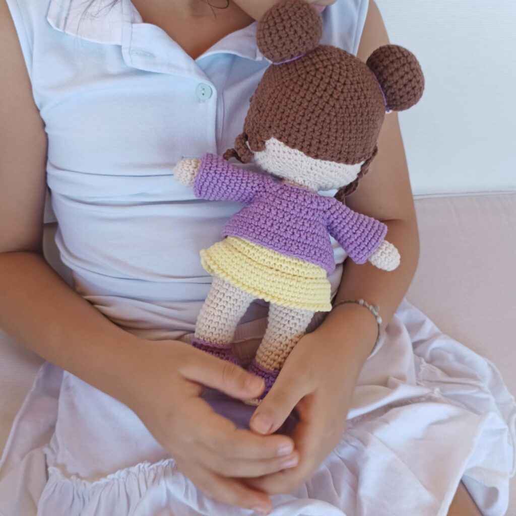 Κούκλα πλεκτή χειροποίητη, amigurumi, ύψους 26 εκ. "Έλενα"