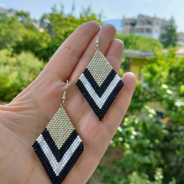Ατσάλινα Σκουλαρίκια Ρόμβος σε Μαύρο, Ασημί και Άσπρο