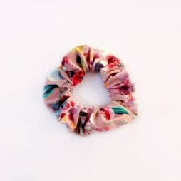 Λαστιχάκι για τα μαλλιά τύπου scrunchie σάπιο μήλο με λουλούδια