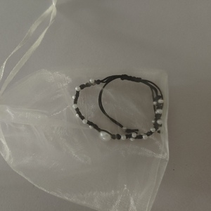 "Pearly black" βραχιόλι μακραμέ με πέρλες