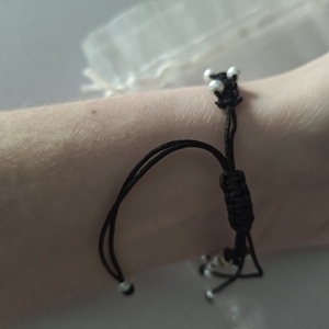 "Pearly black" βραχιόλι μακραμέ με πέρλες