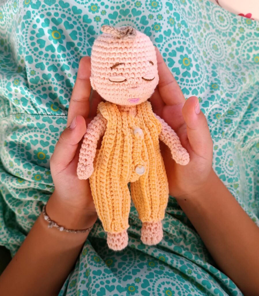 "Μωράκι στον υπνόσακο" χειροποίητο amigurumi ύψους 20 εκ