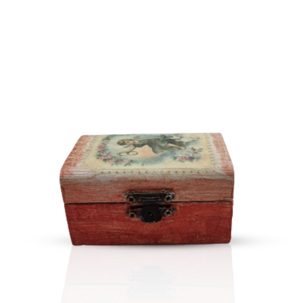Ξύλινη μπιζουτιέρα με την τεχνική του Decoupage.
