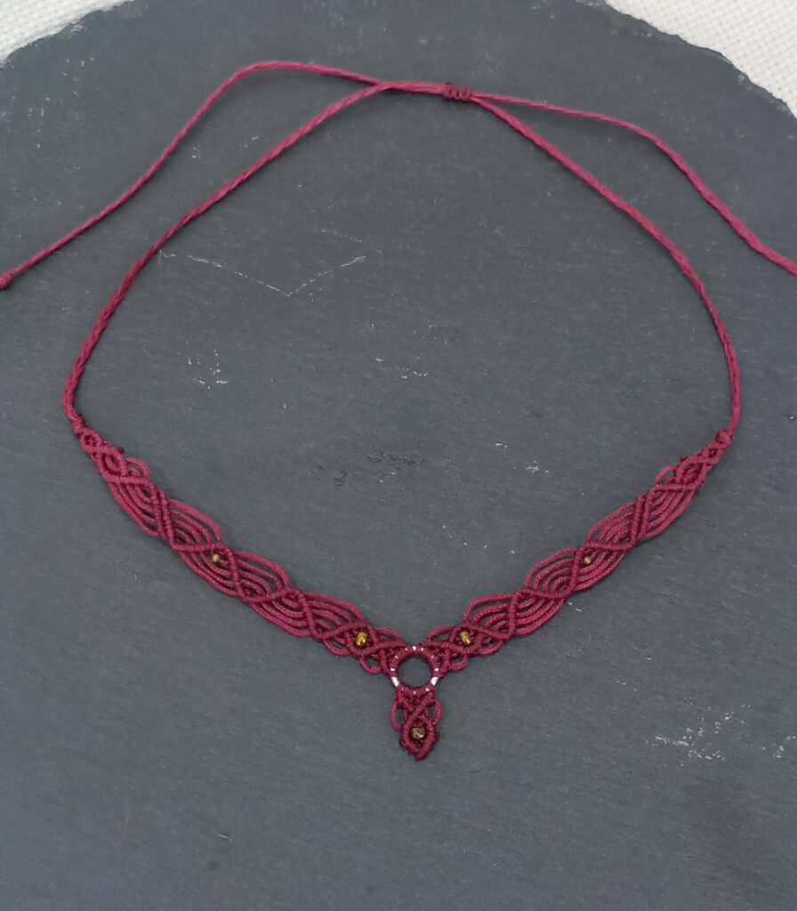 Macrame κολιέ σε χρώμα μπορντό