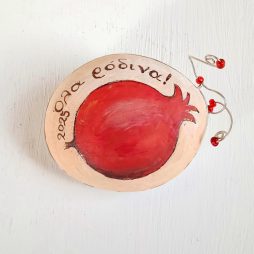 Πέτρα ζωγραφισμένη με ρόδι.